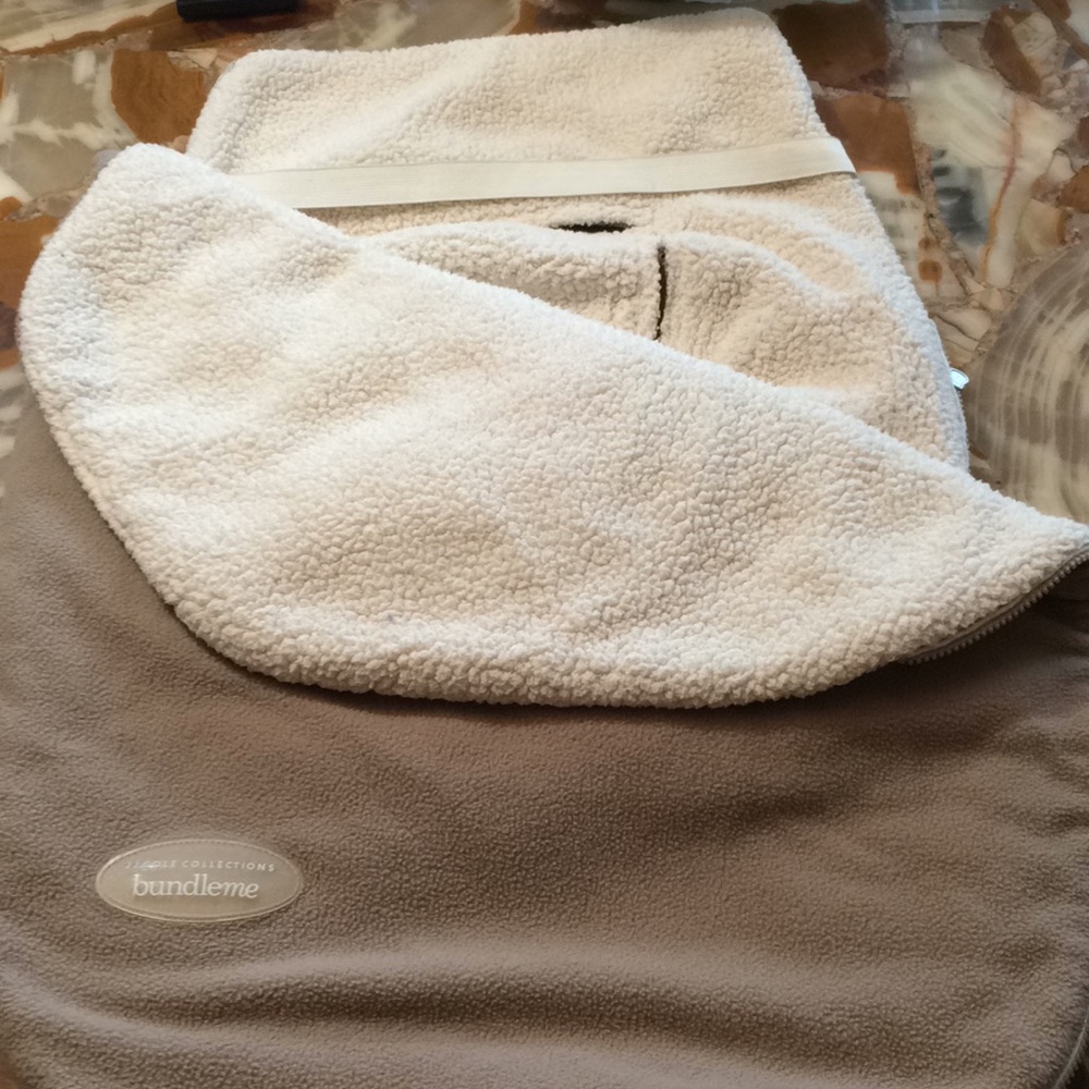 JJ Cole bundle me Sherpa car seat cover
